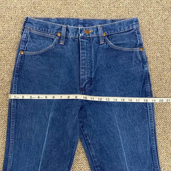 Chic Vintage Wrangler Jeans! - Picture 6 of 7